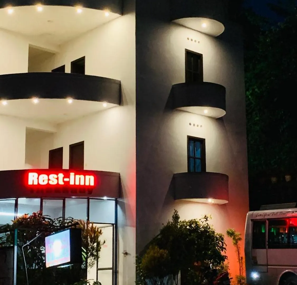 טקאדי Restinn Homestay
